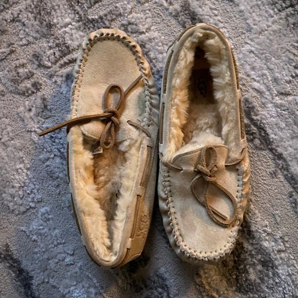 UGG Shoes - Women's UGG Dakota Slipper